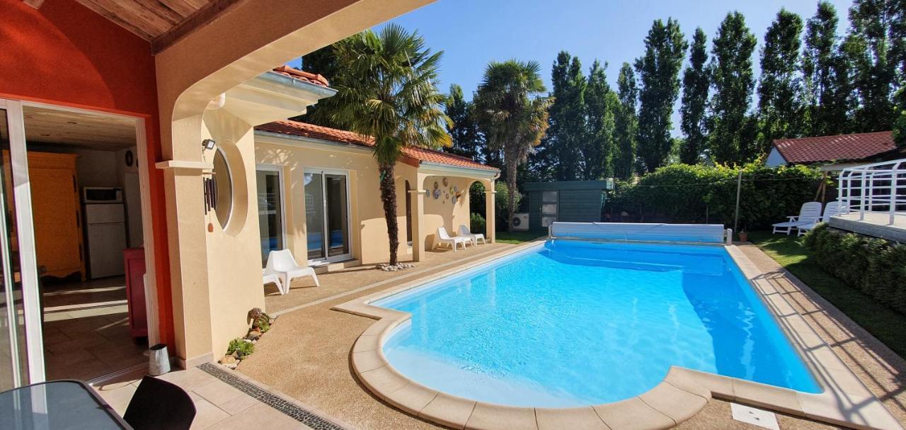 A la Topaze, Gite avec piscine privée chauffée pour 2 ou 3 Le May-sur-Evre Exterior foto