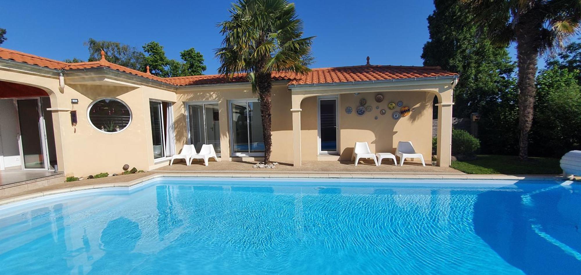A la Topaze, Gite avec piscine privée chauffée pour 2 ou 3 Le May-sur-Evre Exterior foto